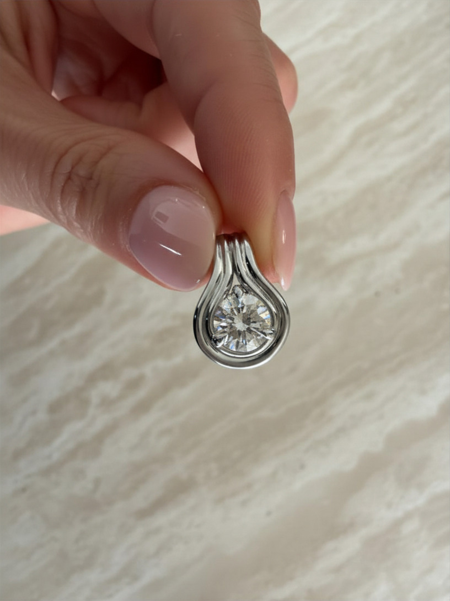 NOA diamond pendant