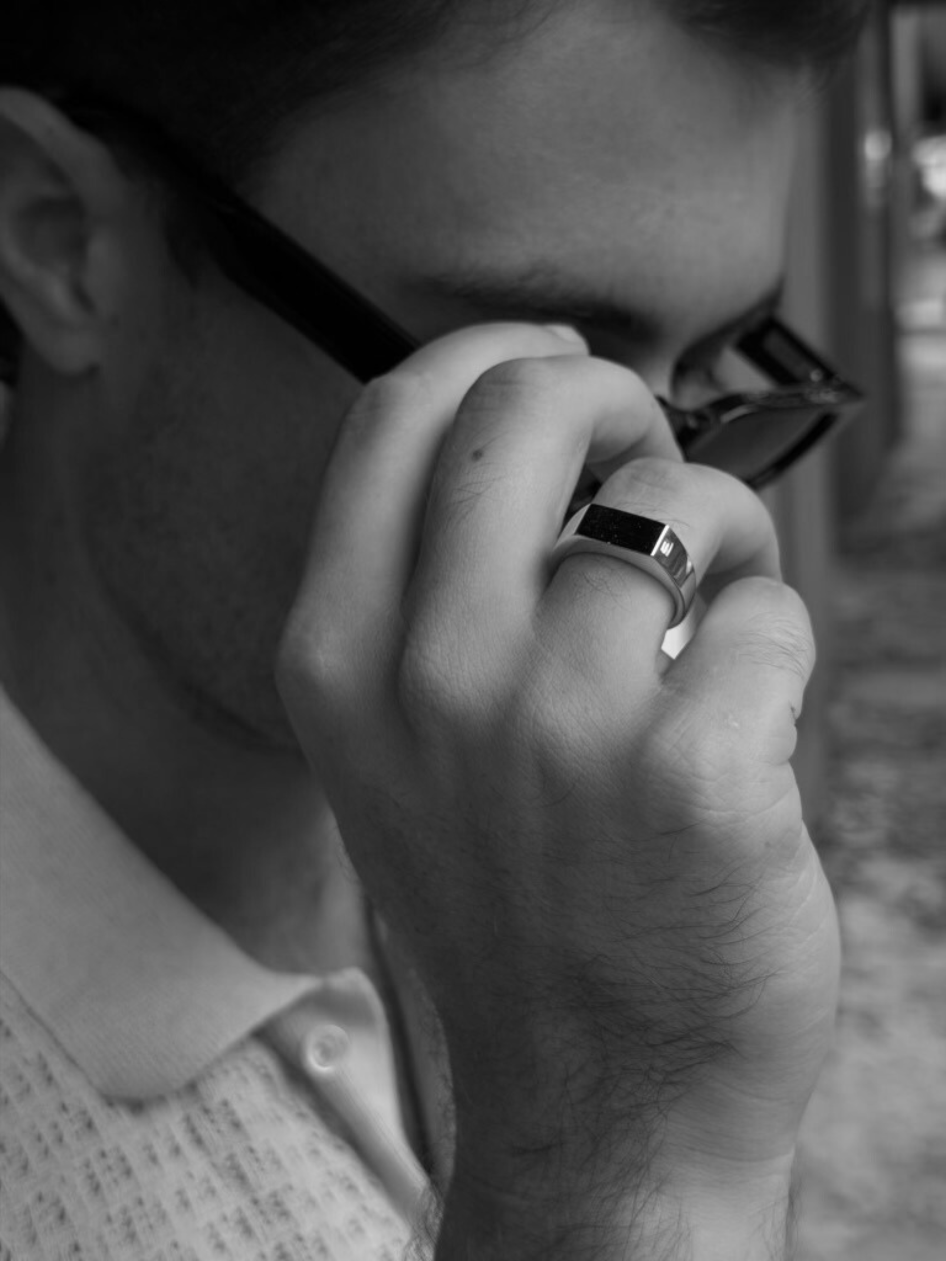 Detail of a single engraved letter on the AXEL rectangular signet ring in solid white gold, a custom monogram signet by DÉSIR