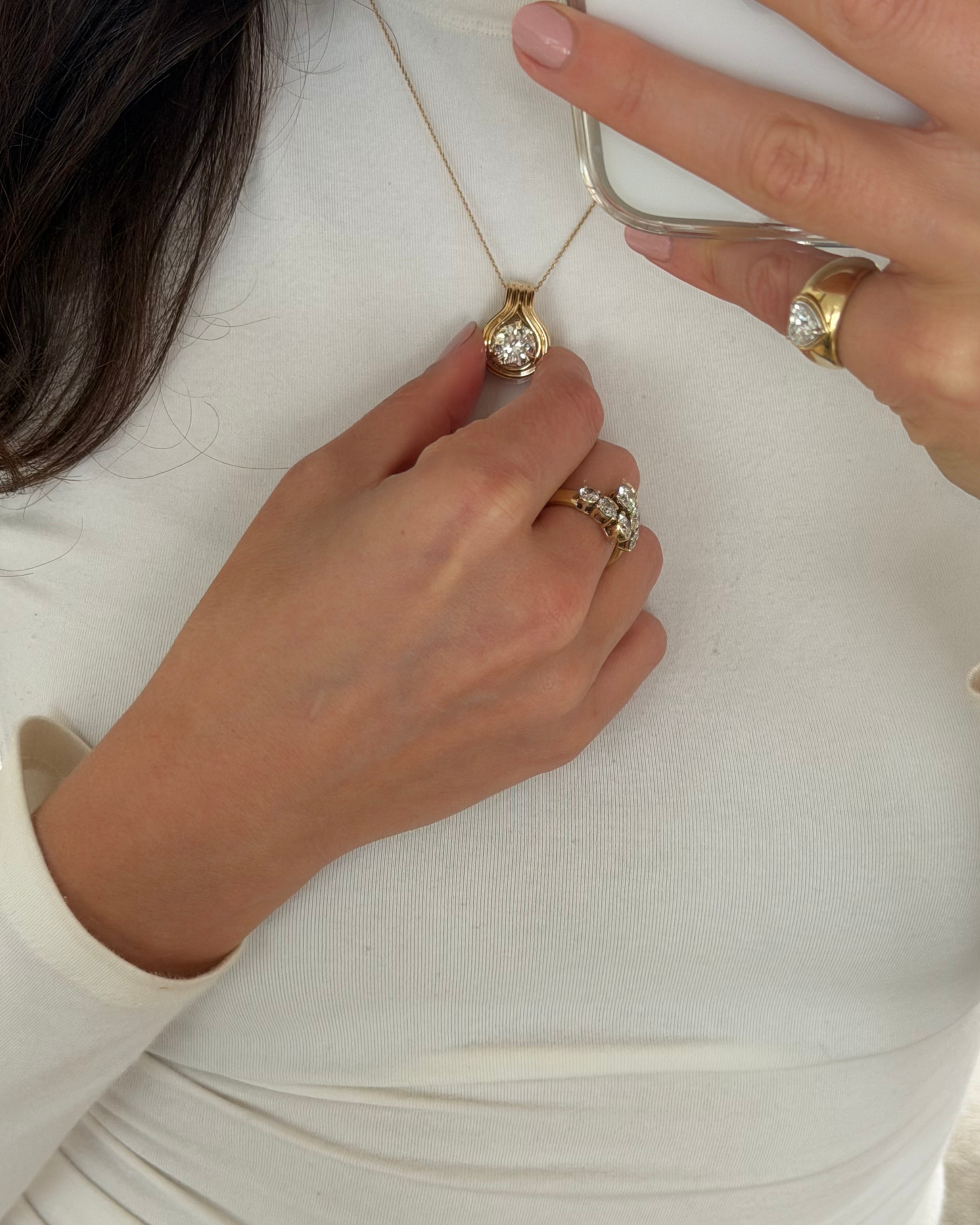Close-up of the round brilliant lab-grown diamond on the NOA pendant, available in 0.5ct, 1ct, 2ct or 3ct
