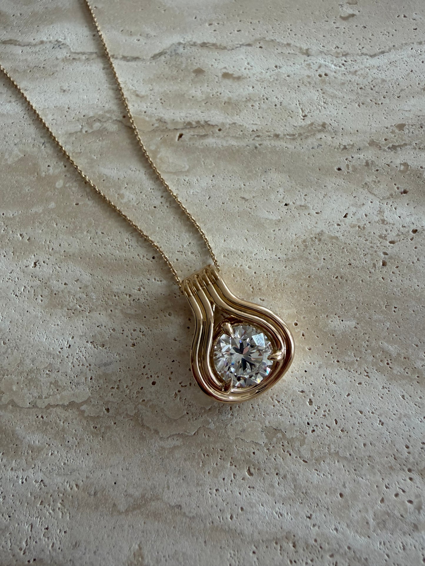 NOA diamond pendant