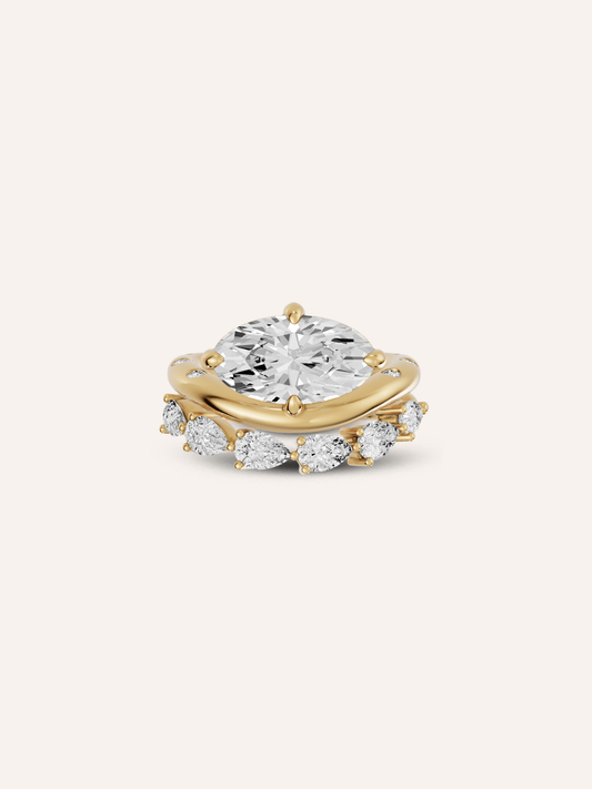 Close-up of the four compass prongs and optional graduating diamonds on the TIA curved band, available with natural diamonds