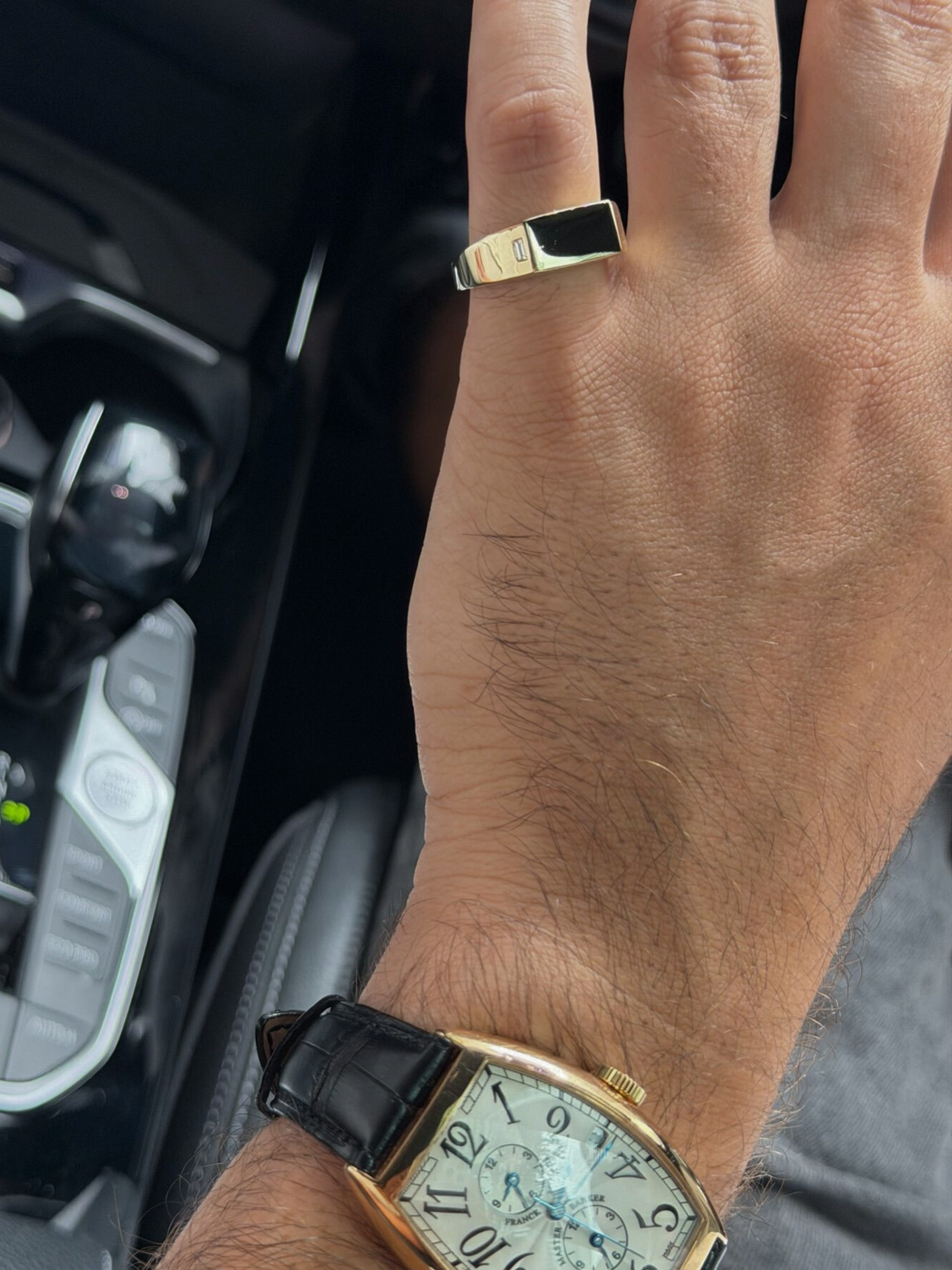 Close-up of the AXEL rectangular signet face in solid 9ct yellow gold, shown in a polished finish, men's fine jewellery by DÉSIR